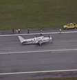 Avião bimotor tombou em pista do Aeroporto da Pampulha, em Belo Horizonte (MG)  Foto: Reprodução/TV Globo