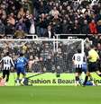 Woltemade (D) marca o primeiro gol do Newcastle contra o Chelsea –  Foto: Stu Forster/Getty Images / Jogada10