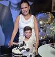 Dona Ruth comemorou aniversário com Léo, filho de Marília Mendonça  Foto: Contigo