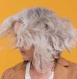 Descubra se o estresse pode aumentar o crescimento de cabelo branco  Foto: Freepik