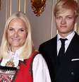 A princesa Mette-Marit com o filho problemático, Marius: dividida entre o tratamento contra grave doença e os preparativos para o julgamento  Foto: Divulgação/Casa Real da Noruega
