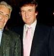 Jeffrey Epstein (à esquerda na imagem) e Donald Trump em Mar-a-Lago, Palm Beach, em 1997.  Foto: © Davidoff Studios / Getty Images file via nbcnews.com / RFI