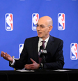 O secretário-geral da Fifa, Andreas Zagklis, em coletiva com o comissário da NBA, Adam Silver  Foto: NBA