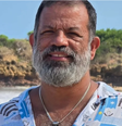Rafael Maia Carlos Fonseca, de 49 anos, morador do Guará (DF), é, segundo a Polícia Civil, o líder religioso responsável por abusos sexuais contra mulheres, utilizando supostos rituais de purificação e lavagem espiritual como justificativa  Foto: Reprodução/Instagram