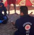 Na areia, equipes do Corpo de Bombeiros tentaram reanimá-lo por cerca de 50 minutos  Foto: Divulgação/Bombeiros de SC