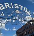A placa da cidade diz: “Bristol, Virgínia e Tennessee — um bom lugar para viver”.  Foto: BBC News Brasil