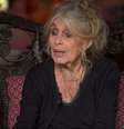 Brigitte Bardot na última entrevista a um canal de TV, em maio de 2025, em sua casa em Saint-Tropez, na Riviera Francesa  Foto: Reprodução/TV