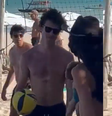 Shawn Mendes manda beijinho para Bruna Marquezine após partida de vôlei em Alagoas e viraliza  Foto: Reprodução/X