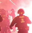 Policiais sendo atacados por explosivos em celebração de Ano Novo em Leipzig  Foto: DW / Deutsche Welle