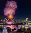 Também já é 2026 no Japão. Na foto, o céu de Tóquio é iluminado pelos fogos de artifício  Foto: Reprodução/X/@earthcurated