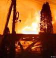 Fogo após suposto ataque de drones da Ucrânia na região de Kherson  Foto: DW / Deutsche Welle