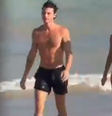 Shawn Mendes e Bruna Marquezine dão primeiro mergulho do ano no mar  Foto: Reprodução/Instagram