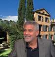 George Clooney e, ao fundo, a fachada da casa principal da propriedade onde ele e a mulher criam os gêmeos Ella e Alexander, de 8 anos, longe dos holofotes  Foto: Reprodução/CNN e Reprodução/@leadingestates
