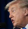 O presidente dos Estados Unidos, Donald Trump, fala à imprensa após as intervenções militares norte‑americanas na Venezuela, a partir de sua residência em Mar‑a‑Lago, em Palm Beach, na Flórida, em 3 de janeiro de 2026.  Foto: AFP - JIM WATSON / RFI