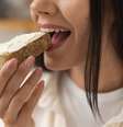 Descubra se comer carboidrato à noite engorda  Foto: Freepik