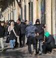 Pessoas passam por lojas em Teerã 30/12/2025  Foto: Majid Asgaripour/WANA (West Asia News Agency) via REUTERS
