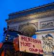 Protesto de agricultores franceses contra acordo Mercosul-UE diante do Arco do Triunfo, em Paris  Foto: ANSA / Ansa - Brasil