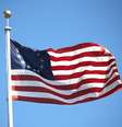Bandeira de Betsy Ross, ligada ao período pré-Guerra Civil americana, hasteada em São Francisco  Foto: Wikicommons