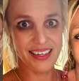 Britney Spears em vídeos publicados por ela mesma: aparência estranha e visível abalo emocional  Foto: Reprodução