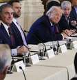 O presidente dos EUA, Donald Trump (ao centro), durante uma reunião com executivos do setor de petróleo e gás na Casa Branca, em 9 de janeiro de 2026, em Washington.  Foto: Getty Images via AFP - CHIP SOMODEVILLA / RFI