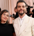 Wagner Moura ao lado da esposa  Foto: Frazer Harrison / WireImage