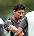  Foto: Divulgação - Legenda: Real Madrid demite Xabi Alonso após derrota para o Barcelona na final da Supercopa da Espanha / Jogada10