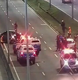 PMs são atropelados durante abordagem a carros no Rio de Janeiro  Foto: Reprodução/RJ no Ar/TV Record
