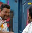 Babu Santana apareceu usando pente-garfo no cabelo  Foto: Reprodução/Globoplay/Divulgação
