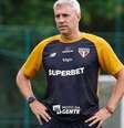 São Paulo estreou no Paulistão com derrota por 3 a 0 para o Mirassol –  Foto: Rubens Chiri / São Paulo FC - Legenda: Crespo deve fazer mudanças no time titular do São Paulo / Jogada10