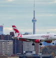 Homem foi resgatado após ficar preso em porão de avião no Canadá  Foto: Arlyn McAdorey/Toronto Star