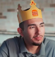 Roberto Faria Thomaz, de 19 anos, fez uma ação publicitária com uma grande rede de fast food após repercussão de sua história  Foto: Reprodução/Instagram