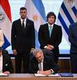 Representantes dos países do Mercosul e da União Europeia assinam acordo em Assunção, no Paraguai  Foto: AFP / BBC News Brasil