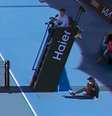 Incidente aconteceu no fim do segundo set da partida entre Ekaterina Alexandrova e Zeynep Sonmez; termômetros marcavam 28 °C    Foto: Reprodução/TheTennisLetter/X