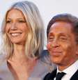 Gwyneth Paltrow e Valentino Garavani posam para fotos na estreia do documentário 'Valentino: O Último Imperador'  Foto: Reuters / BBC News Brasil