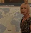 A vice-presidente Grace Penn (Allison Janney) dá uma aula de geopolítica em 'A Diplomata'  Foto: Reprodução