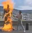  Foto: Reprodução - Legenda: Jovem ateia fogo em estátua do Cristiano Ronaldo, na Ilha da Madeira / Jogada10