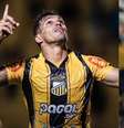 No jogo contra o Palmeiras, Robson marcou aos 19 e 41 minutos do primeiro tempo e aos 16 do segundo  Foto: Pedro Zacchi/Agência Paulistão