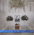 A capela mortuária montada para o adeus a Valentino: mais elegante, impossível  Foto: Reprodução/Rai1 Itália