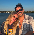 Matheus Silveira e a esposa, Hannah; ele foi preso pelo ICE durante entrevista para obtenção da residência permanente nos EUA  Foto: Reprodução/Redes Sociais