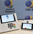 Brasil adota equipamento de votação de gravação direta: o voto é digitado e gravado digitalmente na máquina  Foto: Divulgação/TRE-SP