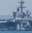 Um grupo de ataque naval liderado pelo porta-aviões USS Abraham Lincoln já teria chegado ao Oriente Médio  Foto: Mike Blake/Reuters / BBC News Brasil