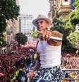 Leo Santana arrasta multidão pelas ruas do Rio de Janeiro em bloco de pré-Carnaval  Foto: Webert Belicio/Agnews