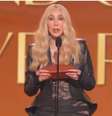 A cantora Cher protagonizou um momento engraçado na madrugada desta segunda-feira, 2, durante a 68ª edição do Grammy  Foto: Reprodução/CBS