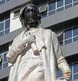 Estátua de Cristóvão Colombo sem o nariz e pintada de preto em protesto na Bolívia em 2021  Foto: ANSA / Ansa - Brasil
