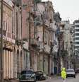 Imagem de arquivo mostra uma rua de Havana em 7 de janeiro de 2025. Milhares de cubanos vivem as consequëncias de anos de crise econômica, embargos e apagões.  Foto: AFP - YAMIL LAGE / RFI