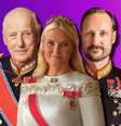 A princesa Mette-Marit, demonizada por sua amizade com Jeffrey Epstein, entre o sogro, rei Harald V, e o marido, príncipe herdeiro Haakon: a família real norueguesa não tem paz  Foto: Fotomontagem: Sala de TV (Fotos: Corte Real da Noruega/Divulgação)