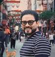O apresentador do reality, Yudi Tamashiro, em gravação no bairro oriental de São Paulo, a Liberdade  Foto: Reprodução
