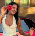 Ana Castela ostenta carrão rosa avaliado em quase R$ 800 mil  Foto: The Music Journal