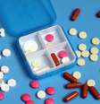 Misturar medicamentos e bebida alcoólica é perigoso para a saúde  Foto: MaskaRad | Shutterstock / Portal EdiCase