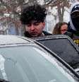 Um homem é conduzido para um carro após ser detido por agentes do Serviço de Imigração (ICE) durante uma operação de imigração em Minneapolis, Minnesota, EUA, em 18 de janeiro de 2026.  Foto: REUTERS - Leah Millis / RFI